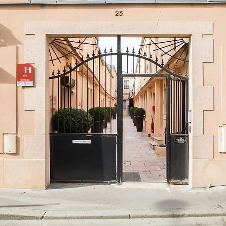 Hotel De L'Horloge Paris Exterior foto